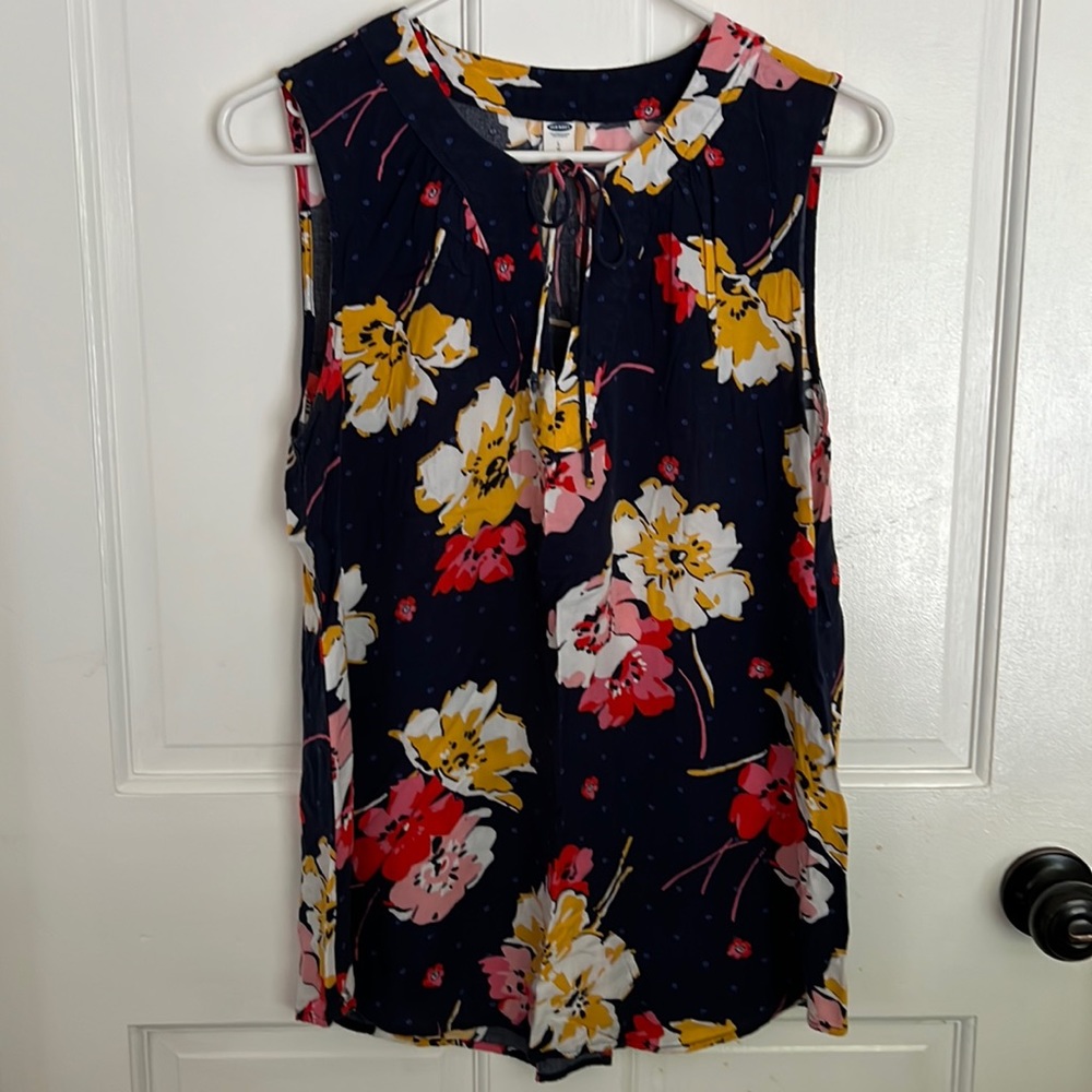 Old Navy Floral sleeveless blouse